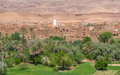 Plakat na papierze fotorealistycznym Berber kasbah w wąwozie todra, Maroko