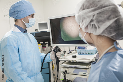 Cuadros en Lienzo Two surgeons preparing for surgery, looking at medical equipment