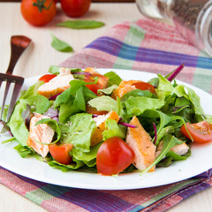 Canvas Print - Delicious fresh salad with salmon, lettuce, cherry tomatoes and