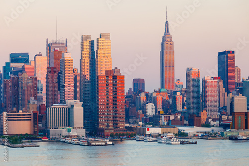 Board z aluminiowym obramowaniem Panoramę Manhattanu