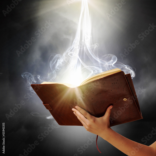Plakat na papierze fotorealistycznym Magiczna książka