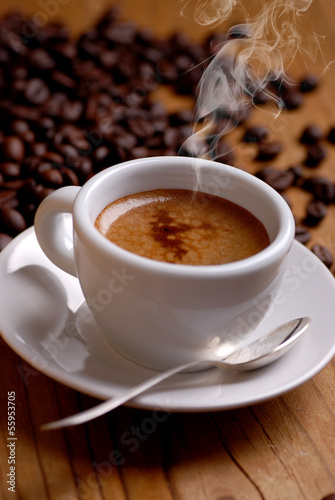 Obraz na płótnie canvas Espresso w białej filiżance