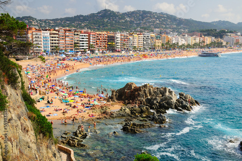 Board z aluminiowym obramowaniem Widok z lloret de mar seashore. 