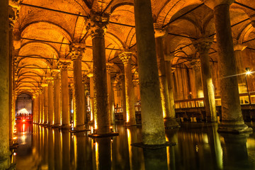 Fototapete - Underground Basilica Cistern (Yerebatan Sarnici) in Istanbul, Tu