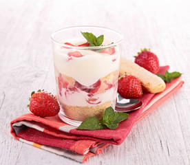 Canvas Print - strawberry tiramisu