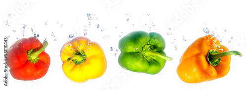 Naklejka na kafelki vier bunte Paprika fallen ins Wasser