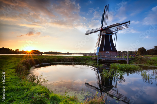 Fotomural charming Dutch windmill at sunset