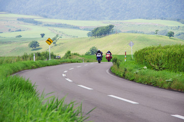Fotobehang - コーナーにさしかかる２台のバイク