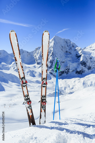 Board z aluminiowym obramowaniem Narty, sporty zimowe - narciarstwo biegowe we włoskich Alpach