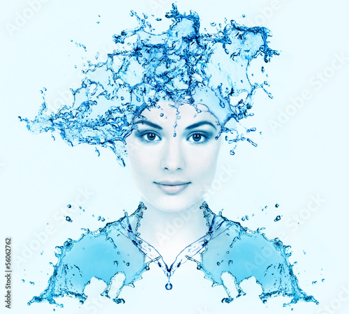 Naklejka samoprzylepna Piękna twarz kobiety z wodą.