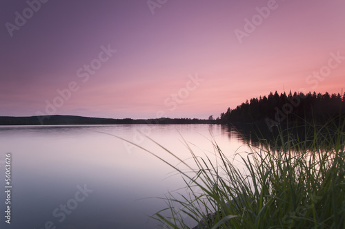 Plakat na papierze fotorealistycznym Piękny letni widok na jezioro, dalarna