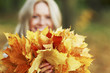 woman portret in autumn leaf