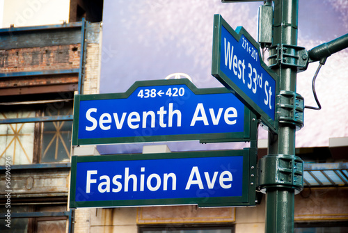 Board z aluminiowym obramowaniem Moda ave, 34th st, seventh ave.