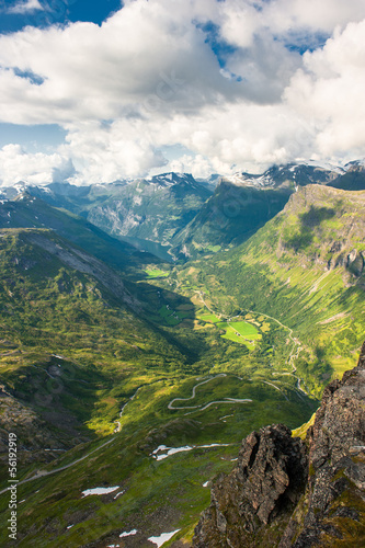 Board z aluminiowym obramowaniem Fiord geiranger, widok z góry dalsnibba, norwegia