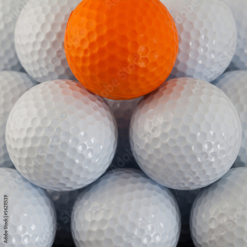 Obraz na płótnie canvas Piramida piłek golfowych