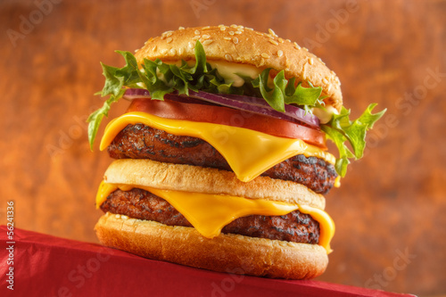 Naklejka samoprzylepna Klasyczny podwójny cheeseburger, dwa grillowane placki