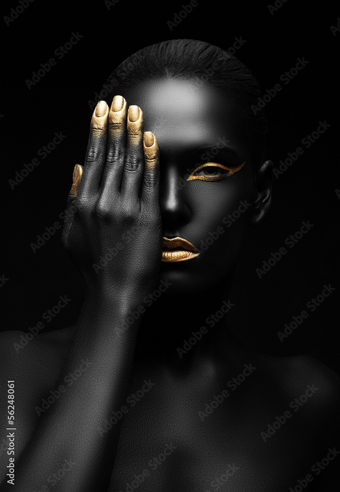 dark-skinned woman with golden make-up. - obrazy, fototapety, plakaty 