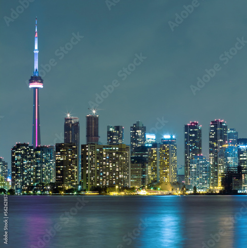 Plakat na papierze fotorealistycznym Miasto toronto w nocy