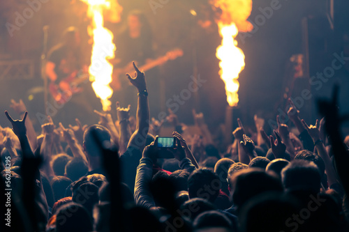 Fototapety Hard Rock  zdjecie-koncertu-rockowego