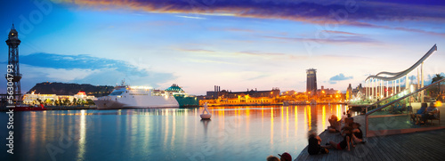 Board z aluminiowym obramowaniem Wieczorna panorama nasypu barcelona