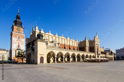 Board z aluminiowym obramowaniem Krakow - sukiennice buidning z ratuszem w tle