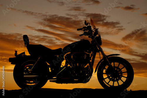 Obraz w ramie Motocykl na tle zachodu słońca