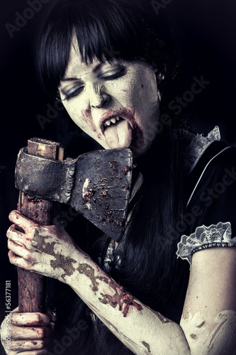 Fotoboard na płycie Kobieta zombie lizanie krwawe siekiery