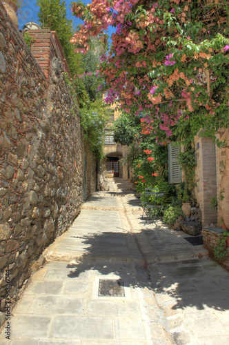 Fototapeta na wymiar Mediterrane Gasse (méditerranéen ruelle, mediterranean alley)