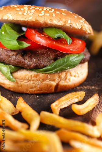 Naklejka samoprzylepna Kanapka z hamburgerem i pomidorem