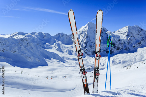 Board z aluminiowym obramowaniem Narty, sporty zimowe - narciarstwo biegowe we włoskich Alpach