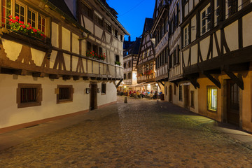 Canvas Print - Old houses in Petite-France at night