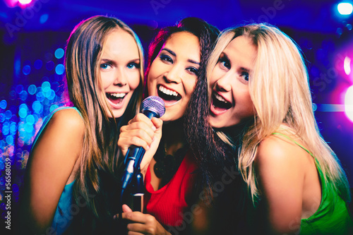 Plakaty POP  w-barze-karaoke