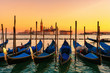 Gondolas en venecia