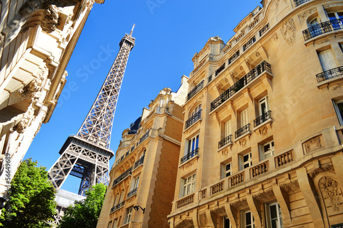 Obraz w ramie The Eiffel Tower in Paris, France