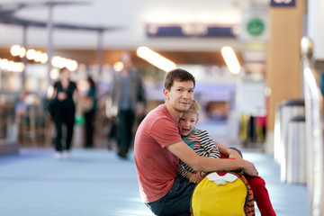 Canvas Print - family at the airport