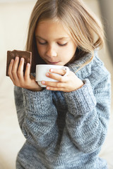 Canvas Print - Child drinking tea