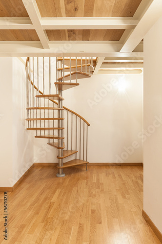 wnetrze-piekny-apartament-schody-spiralne