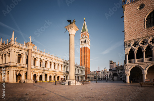 Board z aluminiowym obramowaniem Piazza san marco rano. 