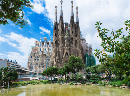 Board z aluminiowym obramowaniem Widok z Sagrada Familia w Barcelonie. 