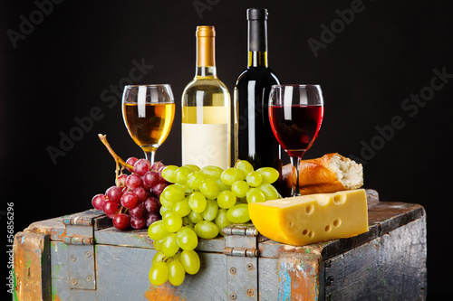 Obraz na płótnie canvas trzyczęściowy "tryptyk" Wino, winogrona i ser