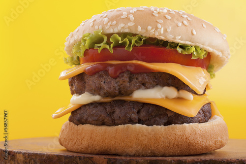 Naklejka samoprzylepna Podwójny cheeseburger