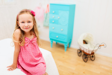 Canvas Print - Little girl in her room