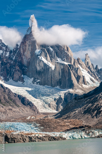 Board z aluminiowym obramowaniem Cerro Torre Mountain, Patagonia, Argentyna
