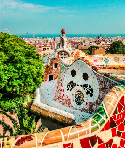 Board z aluminiowym obramowaniem Słynny park Guell w Barcelonie, Hiszpania.