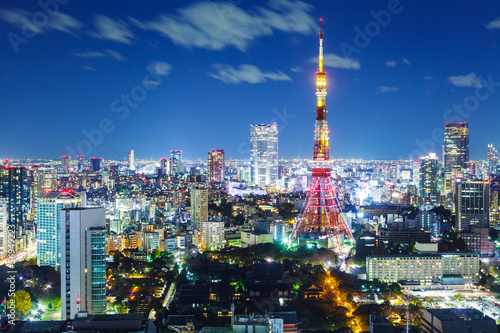 Board z aluminiowym obramowaniem Panoramę miasta Tokio w nocy