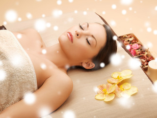 Canvas Print - woman in spa salon lying on the massage desk