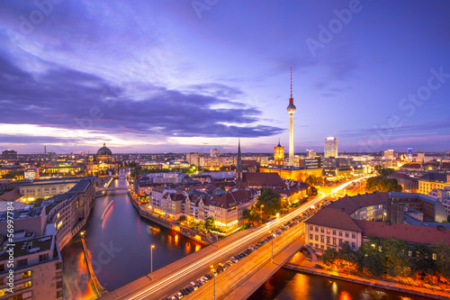Obraz na płótnie canvas Berlin, Niemcy pejzaż nad rzeką Szprewą