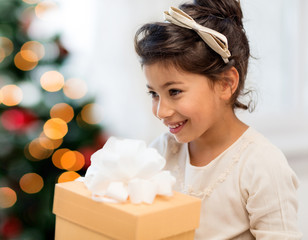 Poster - happy child girl with gift box