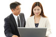 © sunabesyou - 笑顔のビジネスマンとOL