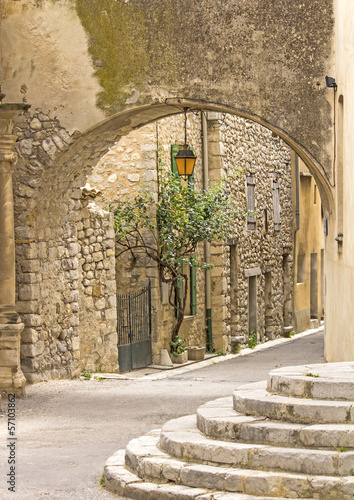 Naklejka na drzwi French village, typical street in Provence town.